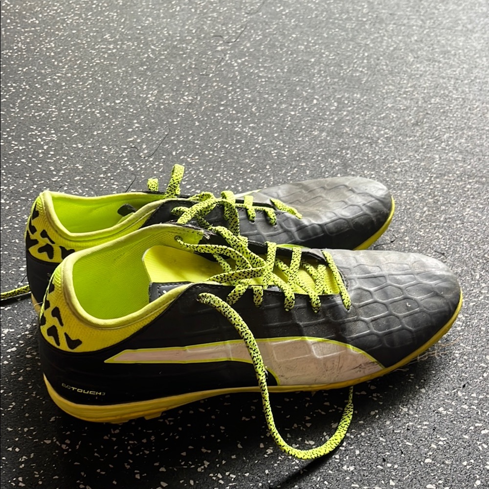 Men 10.5 Puma Black and Bright Yellow Evo touch 3 indoor soccer cleats